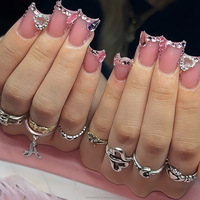 Faux ongles à presser en strass, tons de peau brillants, bec de canard, faux ongles 3D en diamant avec design de charme en forme de cœur