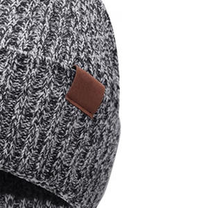 Bonnets unisexes élégants et chauds en acrylique doux Parfait pour l'hiver, mode décontractée ou marque promotionnelle - Product Image 2