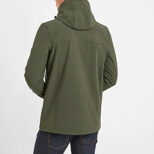 Nueva chaqueta impermeable Softshell para exteriores de alta calidad personalizada con su diseño para hombres hecha en Pakistán - Product Image 4