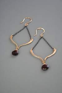 Atractivos pendientes de cobre hechos a mano con patrones de arte tribal con detalles oxidados y atractivo tradicional indio - Product Image 4