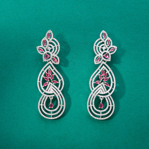 Allure of American Diamond Pendientes chapados en rodio Joyas de latón clásico con aspecto elegante - Product Image 5