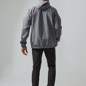 Ensemble coupe-vent unisexe MANGOES FASHION en tissu performant, à capuche, manches longues, en nylon froissé, couleur et logo personnalisés - Product Image 2