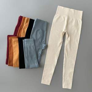 Pantalon de sport décontracté uni sans couture taille basse, effet push-up, coupe droite pour femme, couleur pêche, legging de yoga à coupe régulière - Product Image 6