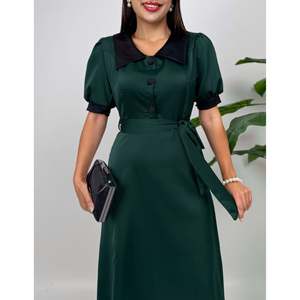 Vestido Cómodo con Cuello en V y Botones, con Cinturón Ajustable, Hecho de Tela Satén, Modelo 4020 - Product Image 5