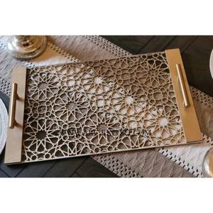 Lot de 2 Plateaux et Plateaux Décoratifs de Luxe en Métal et Verre Trending Designer Différentes Tailles Plateaux en Métal Couleur Or - Product Image 3