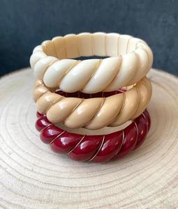 Bracelet rond en résine fait main, modèle tendance, avec technique de modelage manuel, pour mariages, fêtes, anniversaires, fiançailles - Product Image 1