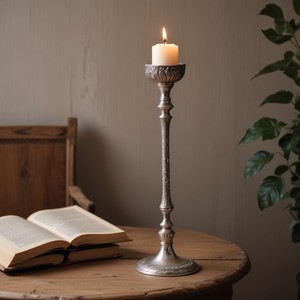 Bougeoir en métal vintage contemporain en forme de pilier en aluminium antique pour la décoration de la maison pour Noël - Product Image 4