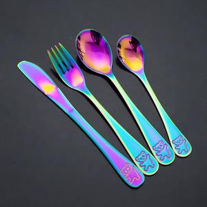 Juego de Cubiertos Infantiles Multicolores con Acabados Variados, Perfecto para Cenas en Casa, Fiestas de Cumpleaños y Divertidas Decoraciones de Mesa, Hecho a Mano en India - Product Image 1