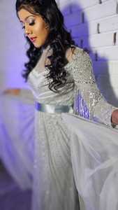 Robe de mariée romantique en satin avec manches longues col haut paillettes perlées sentier brodé motif drapé taille - Product Image 4