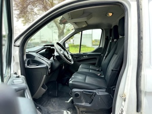 Ford Transit IT Van del 2020 usato, specifiche GCC, 135.000 km, 199 CV, 2 porte, 4 cilindri, guida a sinistra, tipo di carburante diesel, cambio manuale - Product Image 3