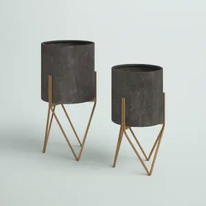 Jardinière en fer écologique au design classique pour la décoration de la maison ou du bureau par Regal Metal World au prix d'exportation - Product Image 2