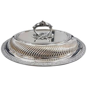Plat de service élégant en acier inoxydable, conçu avec précision pour les présentations et événements gastronomiques haut de gamme - Product Image 6