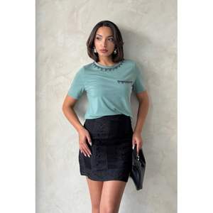 T-shirts pour femmes Topshow avec détail de chaîne ornée de pierres, vente en gros - Product Image 4