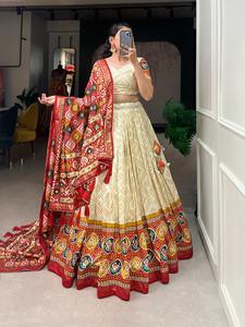 El último diseñador Tussar Silk Bandhani Printed Foil Work Lehenga Choli de Fab Zone - Product Image 3