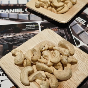Competitive Price Africa <b>Cashew</b> <b>Nut</b> W450 Grade Organic With USDA/EU Certification Vacuum Packed Peeled for Food Processing - Product Image 1