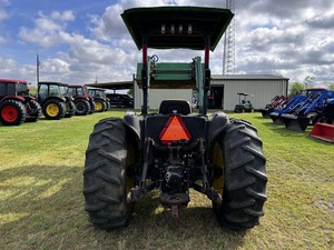 Tractor agrícola original John Deere 5105 usado en buen estado con cargador frontal. Tractor John Deere 5105 4x4 disponible en stock. - Product Image 2