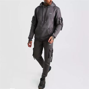 Transpirable Color gris Elegante Ropa de calle Estilo 8 bolsillos Hombres Chándal Sudadera con capucha y Jogger Gym Wear Conjunto de dos piezas - Product Image 2