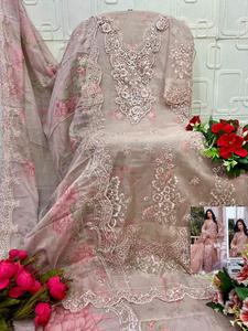 Nouvelle collection de costumes lourds brodés et organza dupatta non cousus de créateur pakistanais - Product Image 4