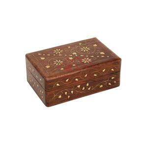 Boîte à bijoux en bois sculpté à la main avec incrustation en laiton - Product Image 1