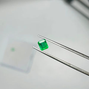 Par de Esmeraldas Naturales de Zambia, Corte Esmeralda, 0.90 Quilates, Buena Calidad, Lustre, Color Verde Agradable, Pulido Perfecto para Cualquier Joyería - Product Image 5