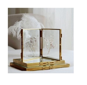 Cadre photo vintage en métal de qualité supérieure fabriqué à la main avec des détails complexes pour un affichage de décoration élégante pour la maison et le bureau - Product Image 2