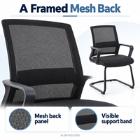 Chaise de bureau visiteur en maille noire avec siège rembourré, accoudoirs fixes à boucle et base cantilever pour salles de réunion et de réception