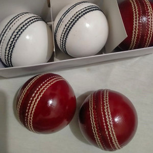 Balle de cricket en cuir de cricket professionnelle dans des balles dures multicolores - Product Image 5