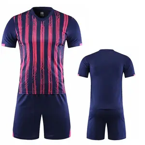 最新デザインサッカーサッカーユニフォームキットプラスサイズTシャツ男性と女性のためのデザインあなたのチームは無料のモックアップとサンプルを着用