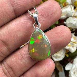 Colgante Clásico de Plata de Ley 925 para Mujer, con Ópalo, Estilo Boho, Hecho a Mano, Regalo para Mamá - Product Image 3