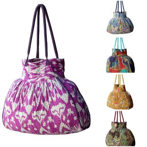 Bolso de mano Kantha de algodón con estampado de bloques hecho a mano, bolso de compras bohemio vintage regular con dos asas y cierre de aro - Product Image 1