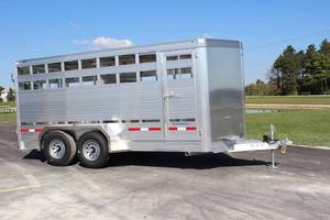Remorque à chevaux d'occasion, très demandée, confortable, 30 pieds, 3 niveaux, pour le transport de bétail, norme autrichienne, capacité 2745 kg - Product Image 2