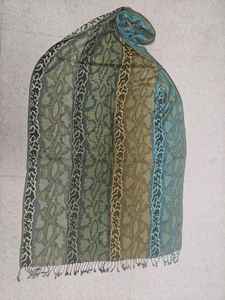 Izzu ผ้าคลุมไหล่สตรีผ้านิ่มผ้าแจ็คการ์ดผ้านุ่มแห้งเร็วดีไซน์ใหม่ - Product Image 3