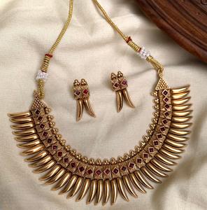 ชุดสร้อยคอชุบทองพร้อมต่างหูสำหรับงานแต่งงานสำหรับผู้หญิงดีไซน์เนอร์ประดับด้วยหินเคลือบเงา - Product Image 2