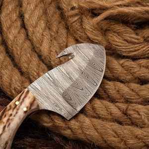Couteau de chasse à lame fixe en acier Damas fait à la main pour la survie en camping, avec crochet à dépecer, manche en bois, personnalisé avec étui - Product Image 4