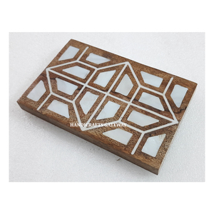 Joyero de mopa de color blanco con incrustaciones de madreperla de madera hecho a mano de nuevo diseño exclusivo para decoración de bodas - Product Image 1