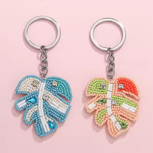 Colorido moda mujer pendiente hecho a mano con cuentas llavero hojas patrón diamantes piedra hoja semilla llavero - Product Image 2