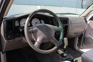 H&S USED 2001 TOYOTA TACOMA PRERUNNER XTRA CAB 4X4 VÉHICULE D'OCCASION EN BON ÉTAT - Product Image 2