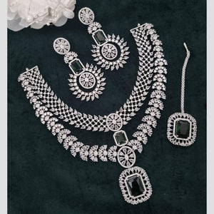 Collier de luxe avec finition en argent serti de diamants américains parfait pour les mariages, les fêtes et les cadeaux - Product Image 1