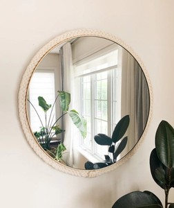 Miroir rond tendance avec bordure dorée et garniture tressée / Macramé / Décoration murale / Bohème / Décoration de chambre d'enfant - Product Image 1