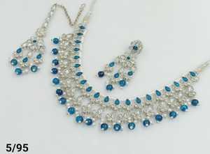 ชุดเครื่องประดับสร้อยคอประดับมุก & kundan ประดับด้วยเม็ดสีเงินชุดเครื่องประดับสำหรับผู้หญิงดีไซน์ดอกไม้ใหม่ - Product Image 3