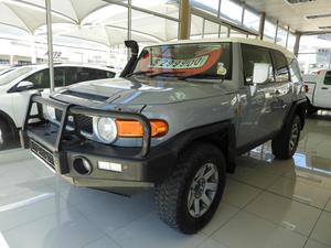 Used FJ Cruiser SUV 4x4 R20 Tires Metal Roof Rack Left Steering Gas Petrol 4 Seats Dark Interior Halogen Headlights For Sale - Product Image 5