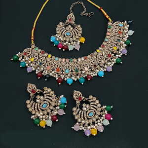 Conjunto de collar de Gargantilla chapado en oro clásico con piedras austriacas brillantes perfecto para bodas, fiestas y ocasiones especiales - Product Image 4