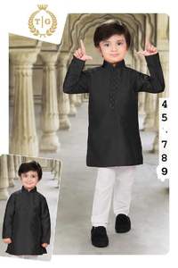 Vêtements ethniques indiens culturels pour garçons Ensemble de pyjama kurta en coton brodé et en soie Tenue de fête traditionnelle pour enfants pakistanais - Product Image 4