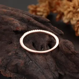 Anillo de Acero Inoxidable con Moissanita de Media Eternidad Apilable y Micro Pavé, con Diseño Exclusivo para Cada Ocasión - Product Image 3