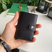 Karten halter für RFID-Mechanismus aus veganem Leder mit Geldfach