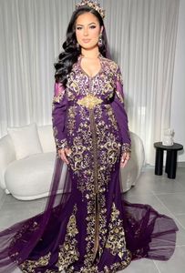 Vestido caftán de seda púrpura de diseñador 2024 con bordado dorado Zari elegante Lehenga Choli para bodas y fiestas - Product Image 2