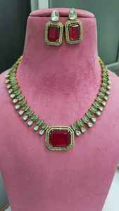 Ensemble de colliers Polki de qualité supérieure, style minimaliste, s'accorde à la fois aux tenues ethniques et occidentales, design magnifique, parfait pour les soirées. - Product Image 2