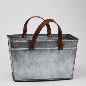 Elegante maceta de cuero galvanizado con base de latón rústico artesanal diseñada para interiores decorativos - Product Image 4