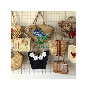 Sac vintage en jacinthe d'eau tissé à la main-Un accessoire d'été incontournable - Product Image 1