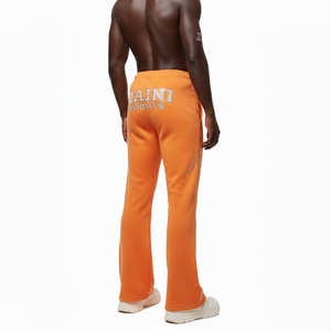 กางเกงขาบานผ้าฟลีซผสมคอตตอนและโพลีเอสเตอร์ พรีเมียม เนื้อผ้านุ่ม ขัดเงา สีส้ม ประดับโลโก้ด้วยการรีดร้อน - Product Image 2
